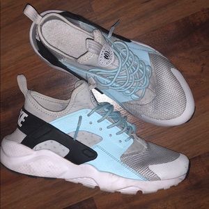 » color block huaraches «